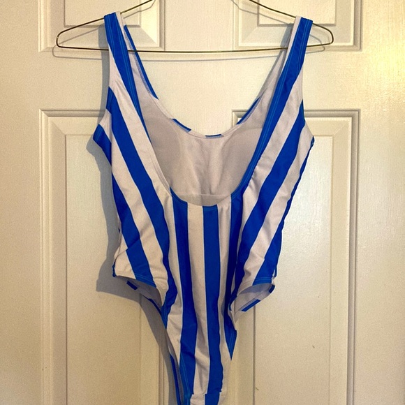 Cute pineapple swimsuit. - Picture 2 of 3